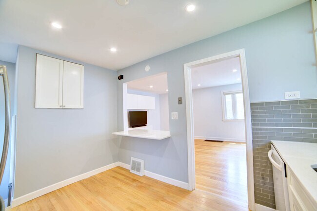 Foto del edificio - 9135 Mason Ave