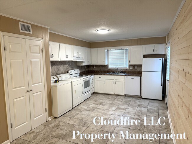 Foto del edificio - 213 James Cir