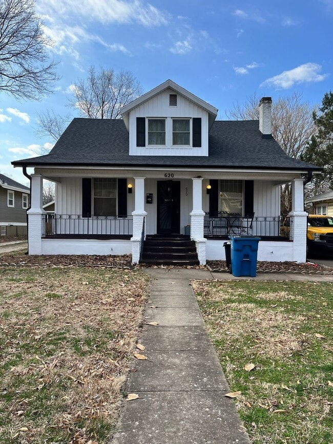 Building Photo - 620 E Delmar St