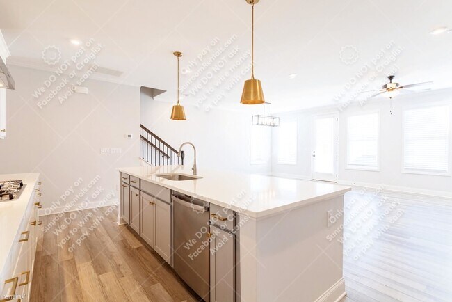 Foto del edificio - 3 br, 2.5 bath Townhome - 6130 Sweetbay Ln