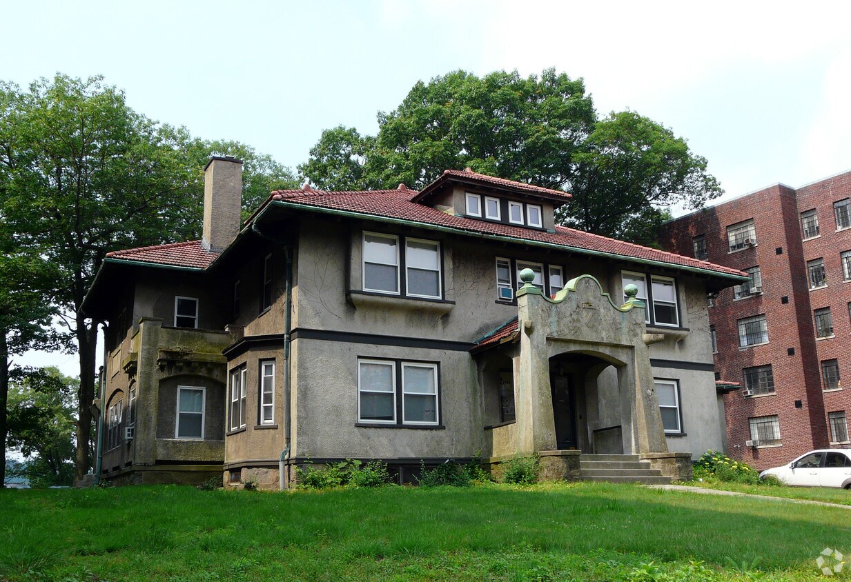 Building Photo - 1954 Commonwealth Ave