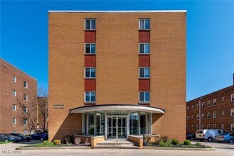 Building Photo - 12050 Lake Ave