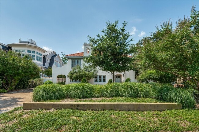 Building Photo - 4031 University Blvd