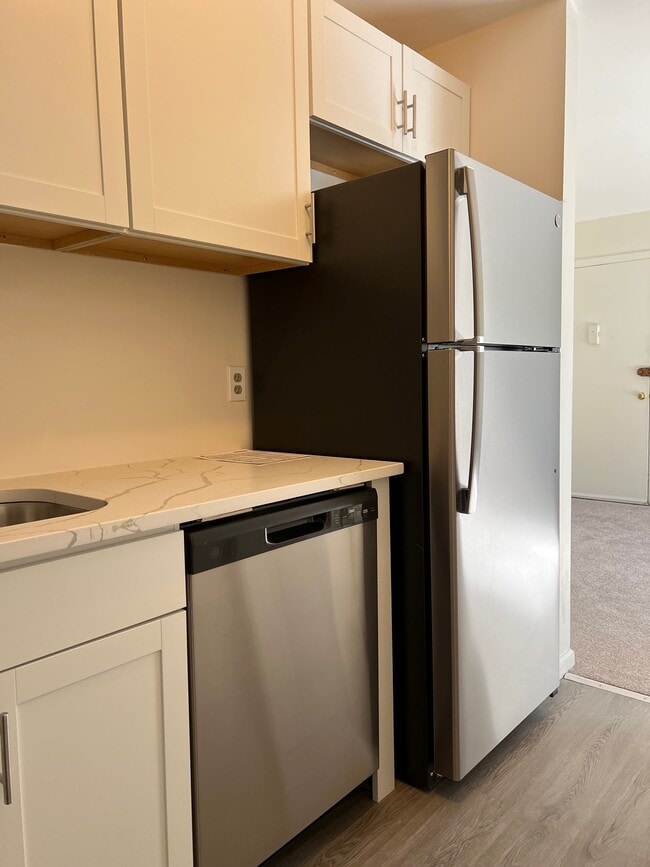 SS appliances - 6 Yew Ct