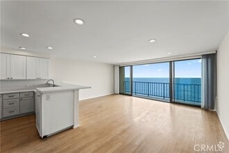 Building Photo - 721 Esplanade