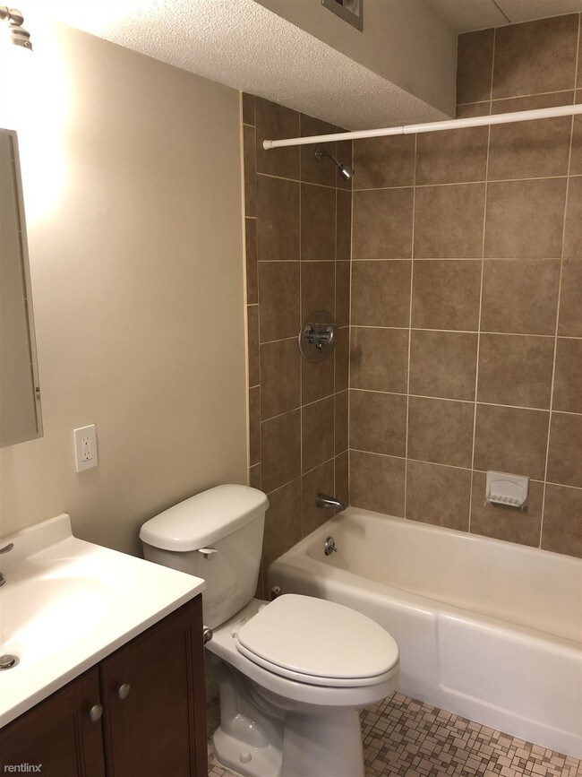 Building Photo - 2 br, 1 bath Apartment - 1011 Main St