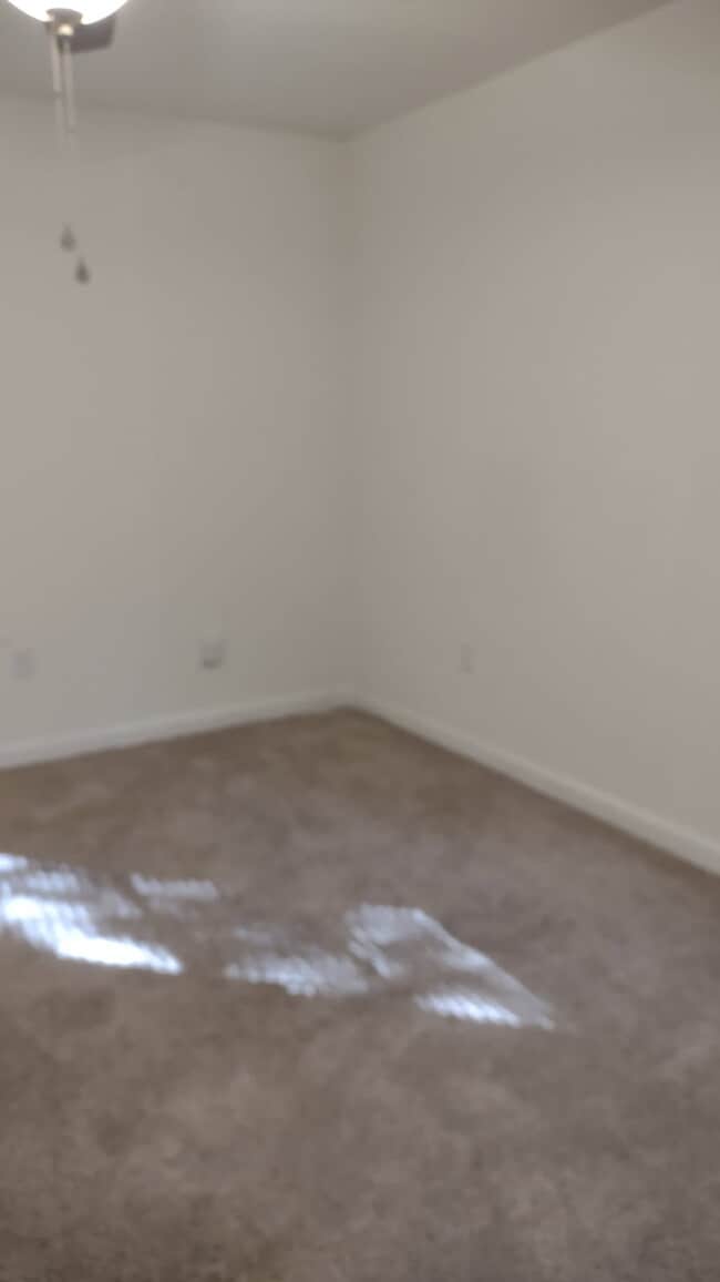 Building Photo - Trakas Avenue Duplex