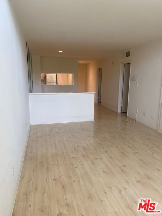 Foto del edificio - 10800 Holman Ave