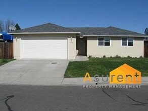 Building Photo - 1430 Vista Dr