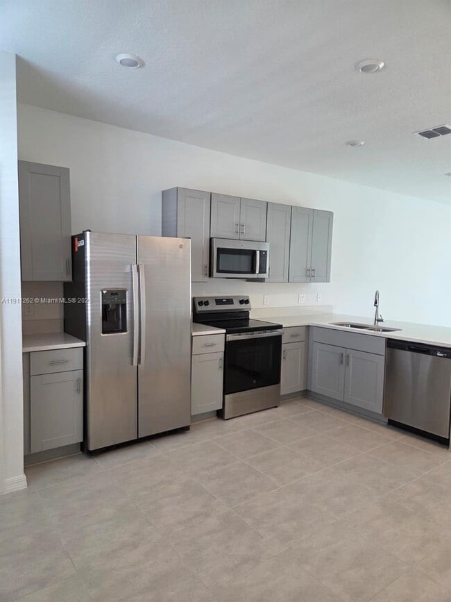 Building Photo - 3013 Skyline Lp