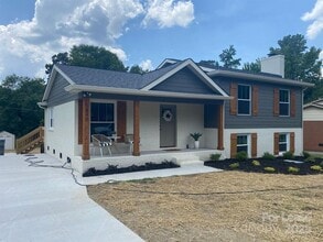 Building Photo - 5840 Charing Pl