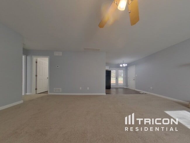 Foto del edificio - 2445 Hillboro Cir S W