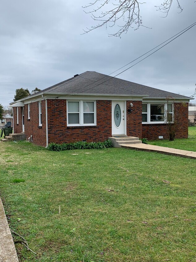 Primary Photo - 228 Debus St