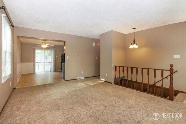 Building Photo - Quality 3 bed/2 bath With HUGE Backyard!