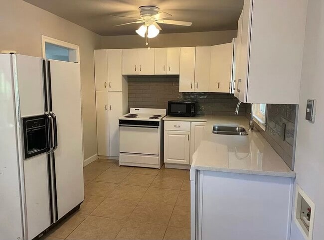 Kitchen - 1732 Monroe Dr NE