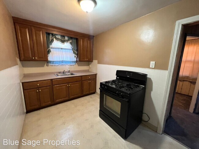 Building Photo - 3 br, 1.5 bath House - 1032 Toll St
