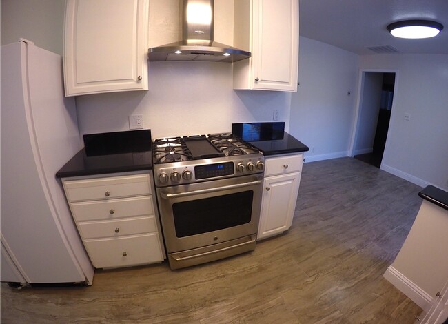 High end gas stove - 917 Amador Ave.