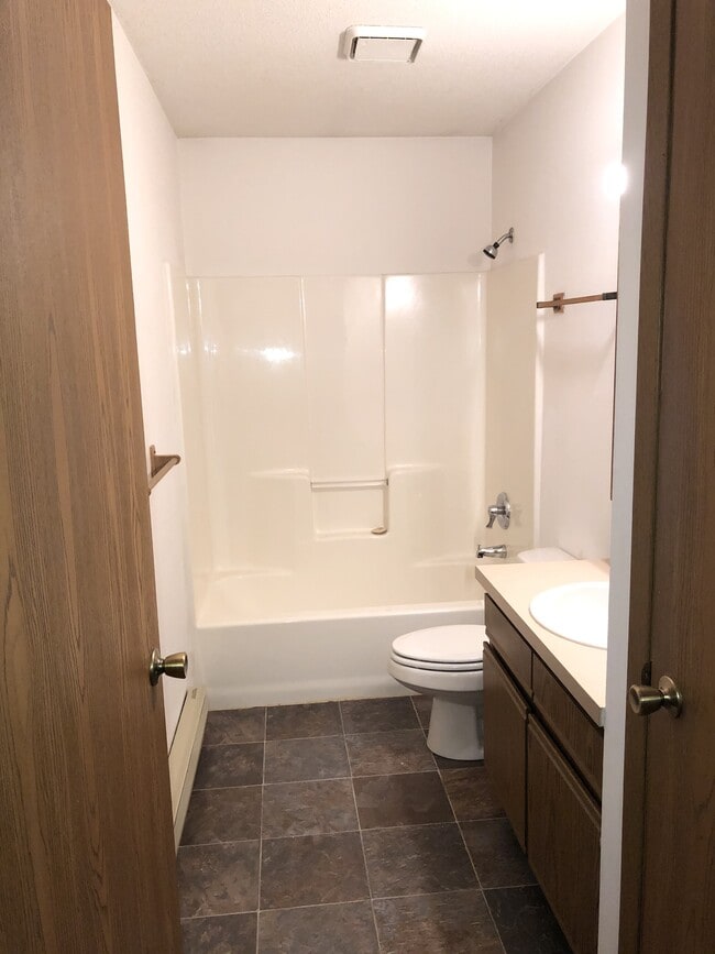 Building Photo - 1621 Devney Dr