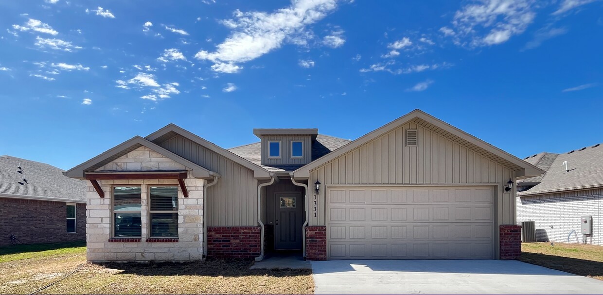 Primary Photo - NEW BUILT - 4 Bedroom Centerton Home with ...