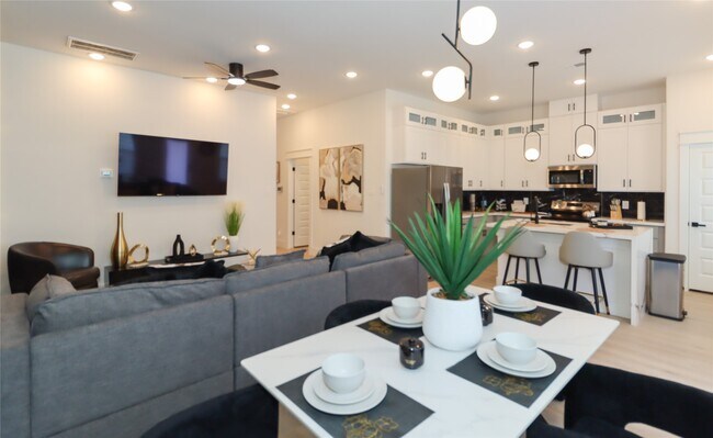 Foto del edificio - 4902 Higgins St