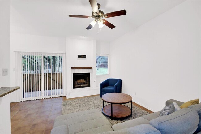 Foto del edificio - 9100 Mountain Ridge Dr