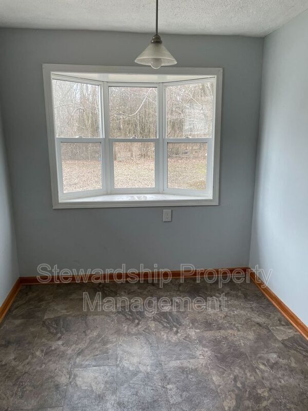 Building Photo - 703 Darrow Rd