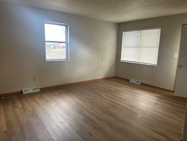 Foto del edificio - 450 Hutton Ln