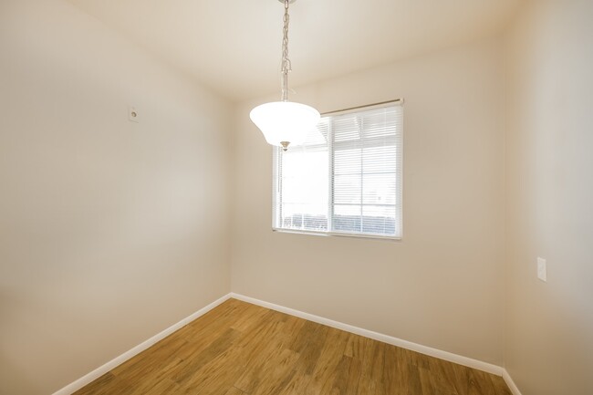Foto del edificio - 2041 W Orangewood Ave