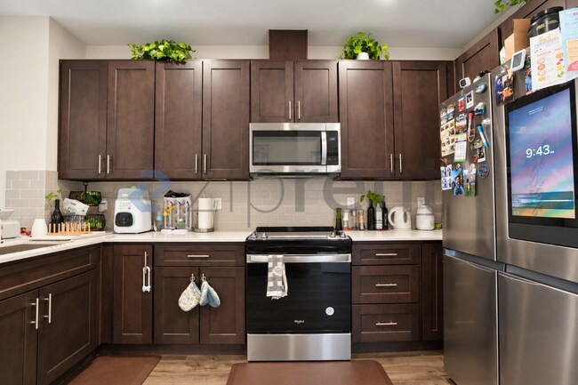 Building Photo - Unit G