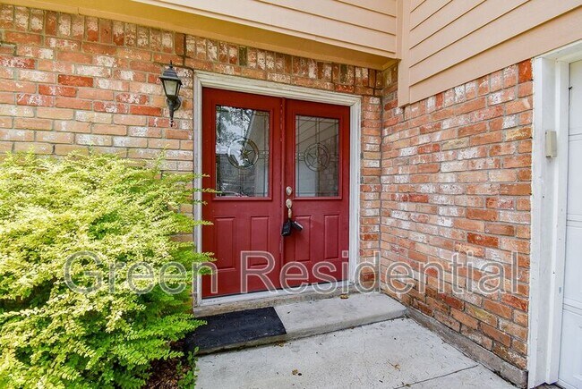 Building Photo - 2110 Hilton Head Dr