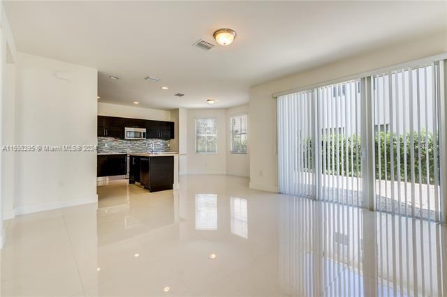 Foto del edificio - 6950 NW 104th Ct