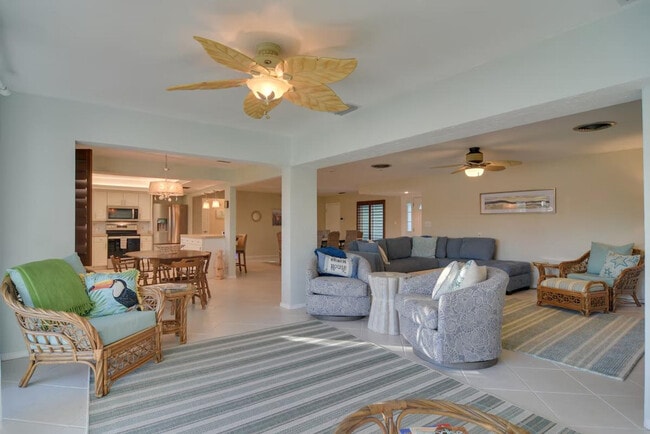 Building Photo - 301 N Tessier Dr