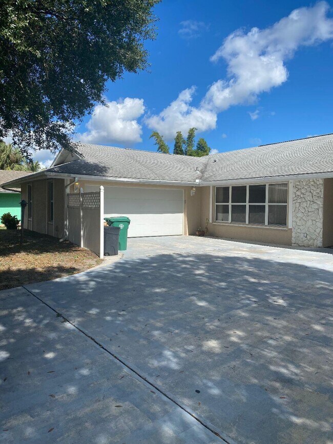 Foto del edificio - 209 SW Thornhill Dr