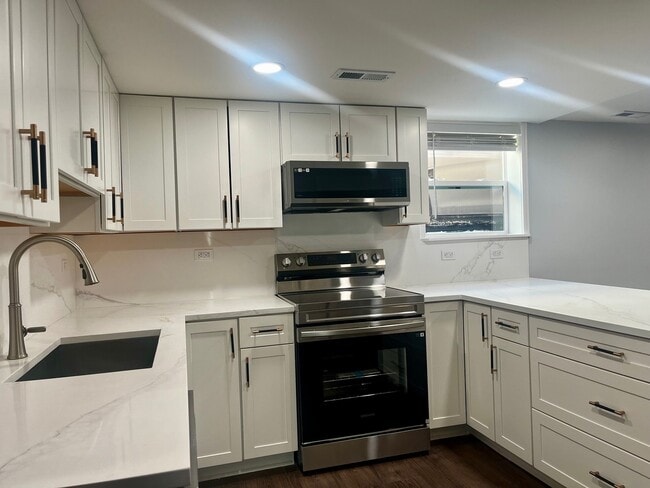 Building Photo - 6522 Spaulding Ave