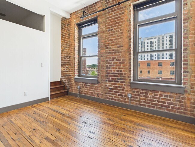 Interior Photo - 1322 W Broad St