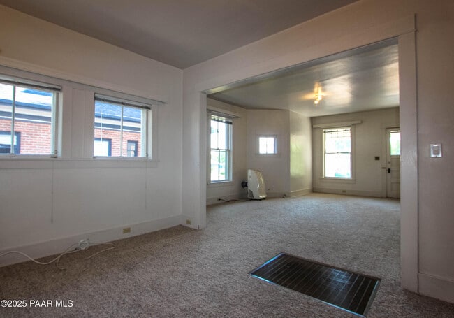 Building Photo - 128 Grove Ave