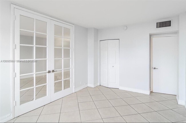 Building Photo - 1455 N Treasure Dr