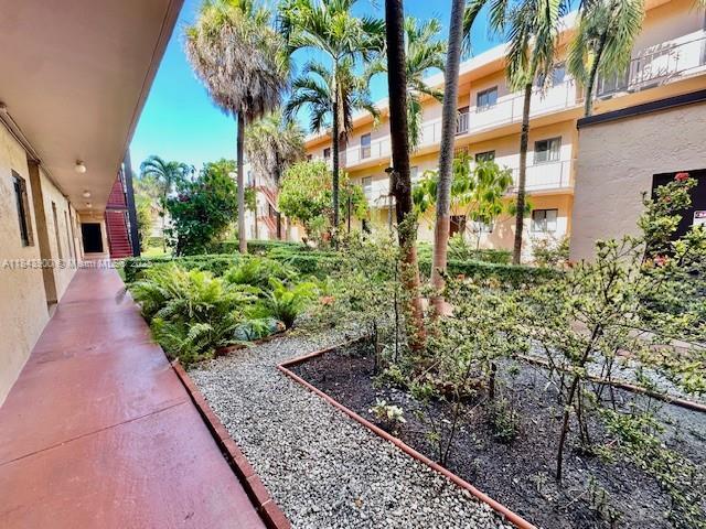 Foto principal - 10851 SW 2nd St