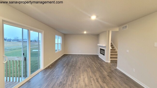 Foto del edificio - Turnkey Elegance: 4BR, 2.5BA Two-Story Haven with Gourmet Kitchen & Luxurious Master Suite!-3 CAR...