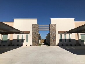 Building Photo - 9 Javalina Ave