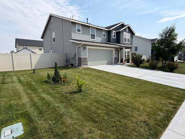Foto del edificio - 690 SW Raelynn St