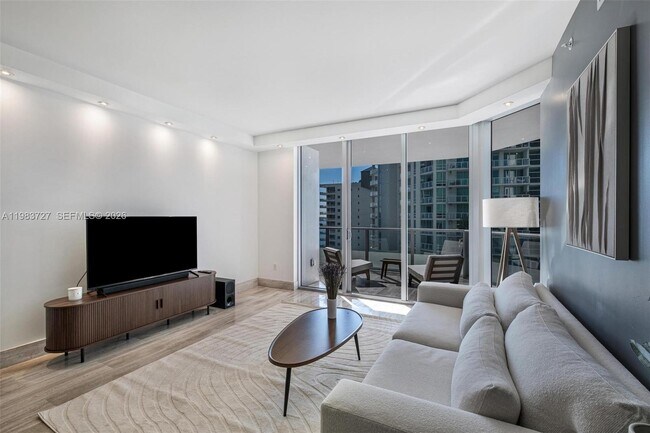 Foto del edificio - 1300 Brickell Bay Dr