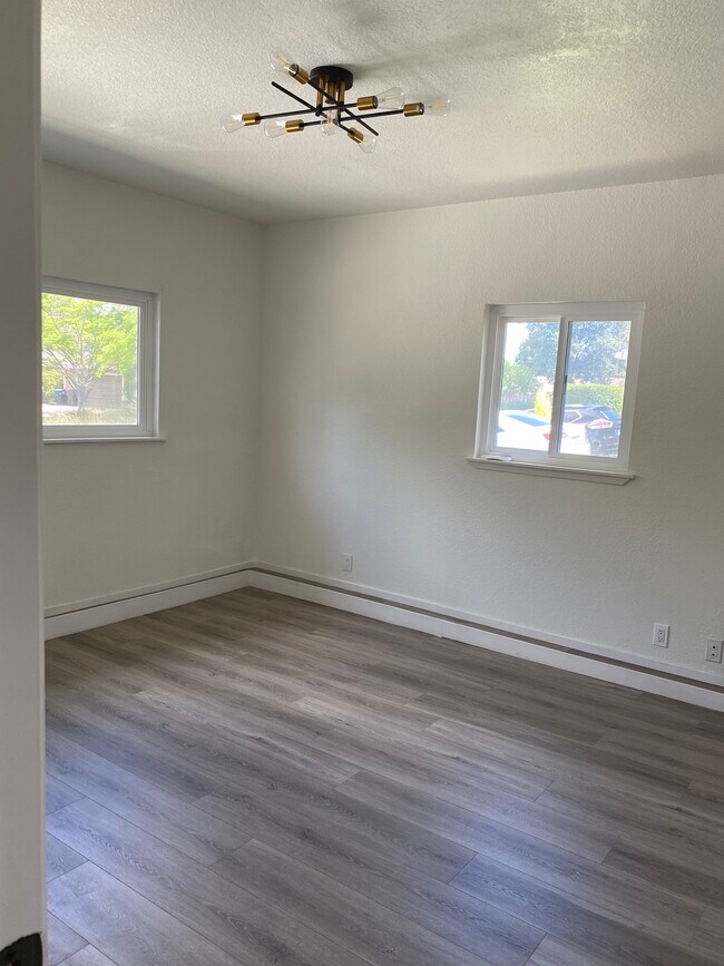 Foto del edificio - 8048 Copperwood Dr