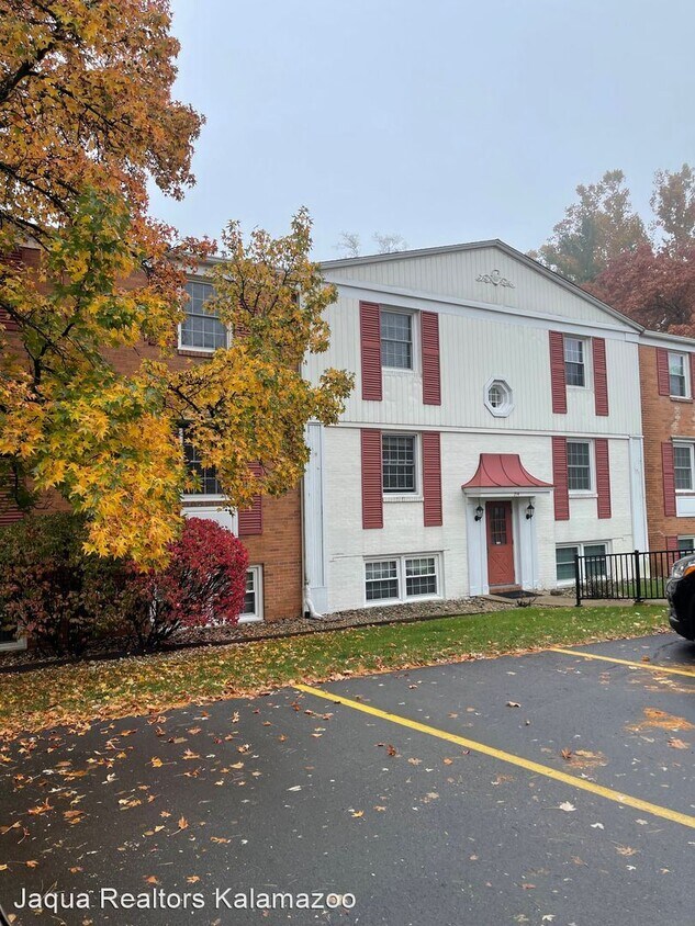 2 br, 1 bath House 714D Garland Cir. House Rental in Kalamazoo, MI