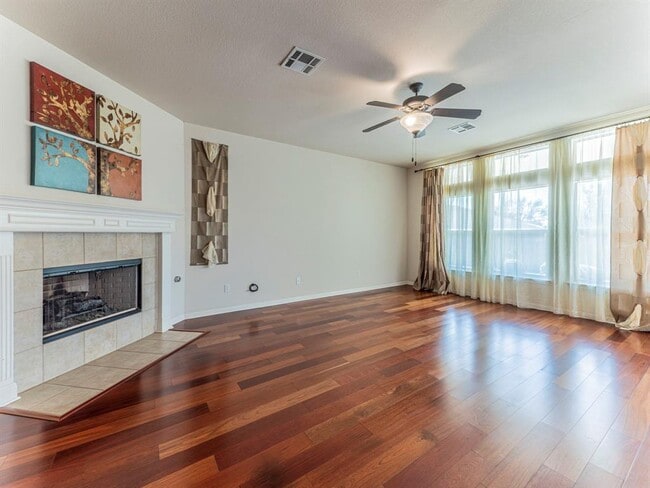 Building Photo - 11909 Timber Heights Dr
