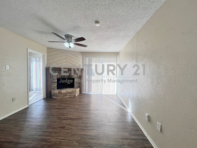 Beautiful 2-story 1/1.5 Mediterranean Styl... - Beautiful 2-story 1/1.5 Mediterranean Styl... Apartment