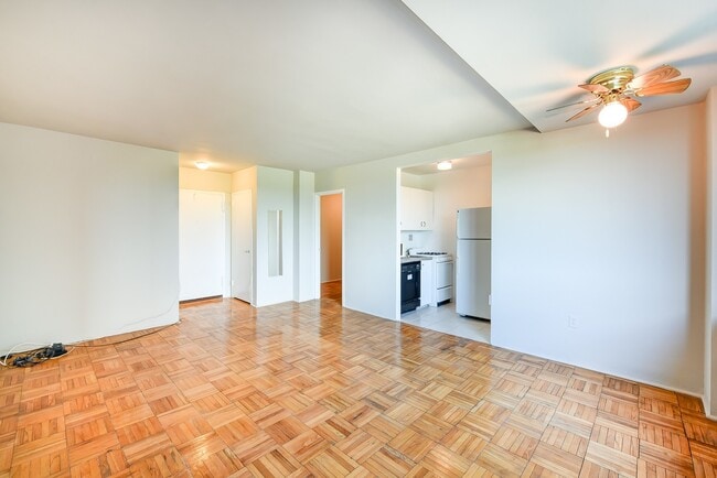 Foto del edificio - Spacious & Bright Junior 1 Bedroom at Rive...