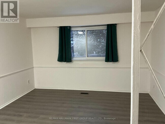 Building Photo - 361 Linden St