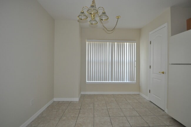 Building Photo - LAKE MARY: 3/2.5 Townhome in Feathers Edge