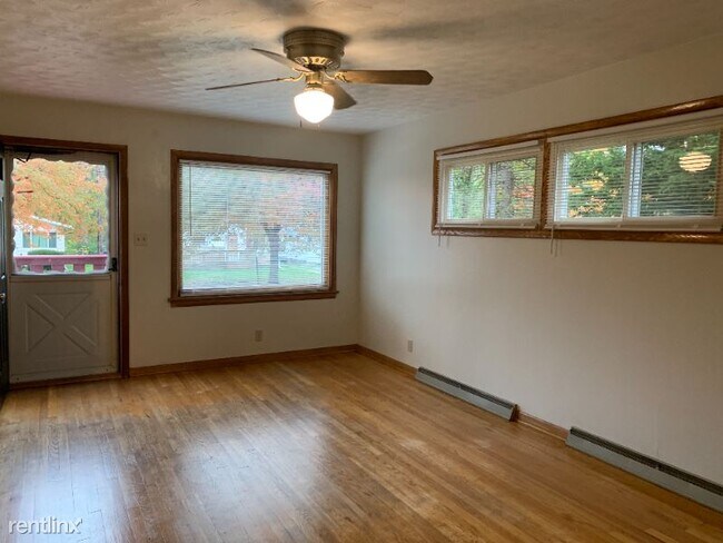 Building Photo - 3 br, 1 bath House - 999 Hancock Ave.
